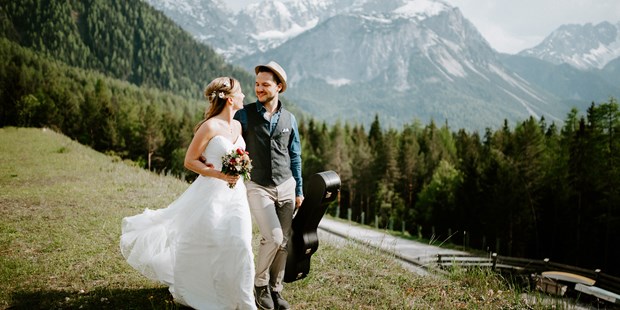 Hochzeitsfotos - Oberbayern - Paarshooting auf der Gamsalm - Magnus Winterholler | Gipfelliebe Hochzeitsfotografie