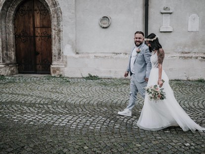 Hochzeitsfotos - Tirol - Paarshooting in der Haller Altstadt - Shots Of Love - Barbara Weber Photography
