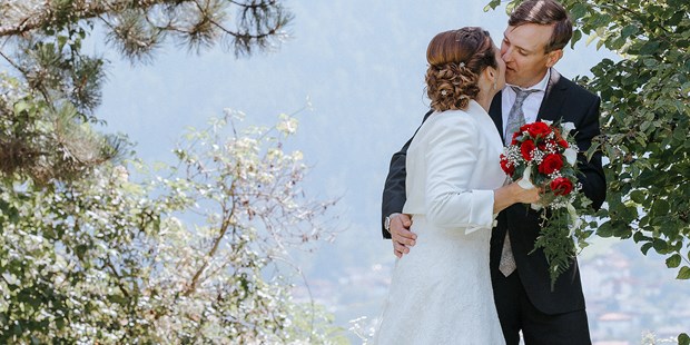 Hochzeitsfotos - Fotobox mit Zubehör - Mellau - Hochzeit am Locherboden bei Mieming in Tirol .. Die zwei Gäste aus Deutschland heirateten bei uns im schönen Tirol am nahezu märchenhaften Locherboden - click & smile photography
