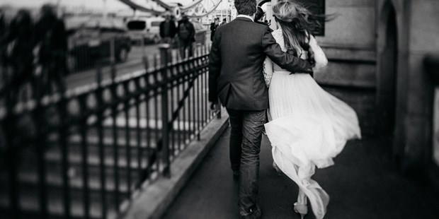 Hochzeitsfotos - Art des Shootings: Trash your Dress - Weißenkirchen in der Wachau - Verlobungsshooting London 2017 / Engagementshooting
 - Weddingstyler
