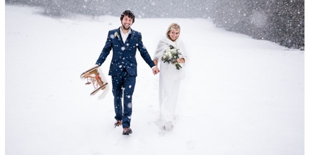 Hochzeitsfotos - Art des Shootings: After Wedding Shooting - Sauerlach - Winter Hochzeit | Susi & Woifi | Mondsee - Birgit Schulz Fotografin