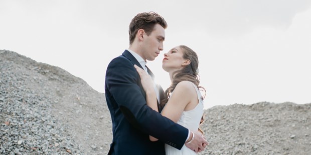 Hochzeitsfotos - Videografie buchbar - Andorf - Brautpaar| WE WILL WEDDINGS | Hochzeitsfotografin Wien / Tirol - WE WILL WEDDINGS