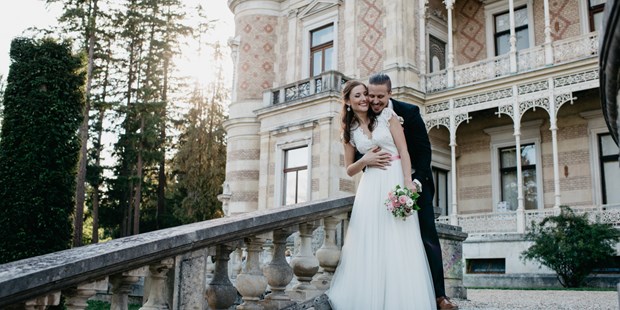 Hochzeitsfotos - Videografie buchbar - Andorf - Brautpaar bei der Hermesvilla im Lainzertiergarten in Wien. WE WILL WEDDINGS | Hochzeitsfotografin Tirol / Wien - WE WILL WEDDINGS