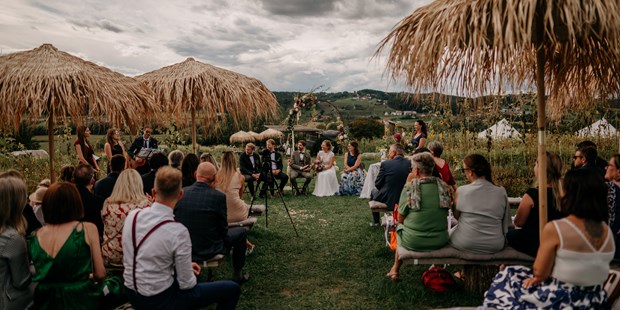 Hochzeitsfotos - Videografie buchbar - Lessach (Lessach) - Hochzeit in der Steiermark / Vom Hügel - Pixellicious
