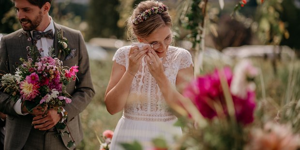 Hochzeitsfotos - Copyright und Rechte: Bilder auf Social Media erlaubt - Lenart - Hochzeit in der Steiermark / Vom Hügel - Pixellicious
