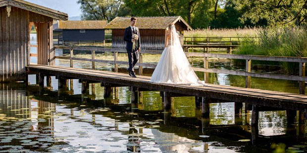 Hochzeitsfotos - Fotostudio - Tettnang - Brautpaar-shooting am Chiemsee im Gut Aiterbach - Wolfgang Burkart Fotografie