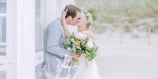 Hochzeitsfotos - Fotostudio - Nordrhein-Westfalen - Brautpaarfotoshooting Strandhochzeit Hochzeitsreportage Dorina Köbele-Milas - Dorina Köbele-Milaş