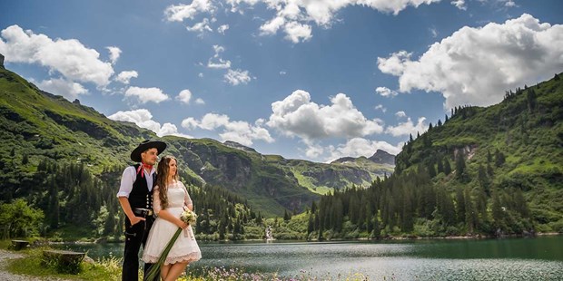 Hochzeitsfotos - Art des Shootings: Prewedding Shooting - Bezirk Feldkirch - Mettmenalpe Glarus Schweiz - Art of Photography Monika Kessler