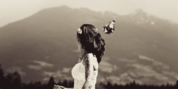 Hochzeitsfotos - Art des Shootings: Trash your Dress - Wiedenzhausen - Salih Kuljancic Fotografie