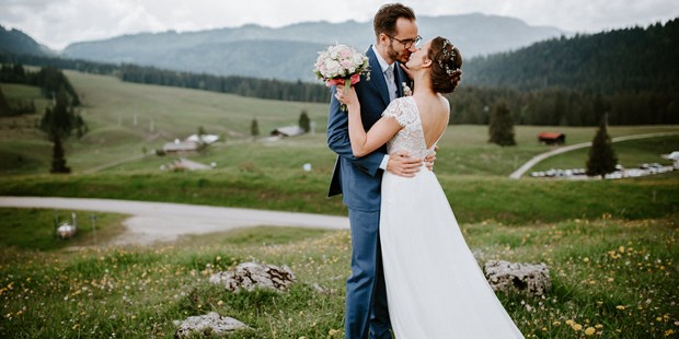 Hochzeitsfotos - zweite Kamera - Oberbayern - Paarshooting auf der Winklmoosalm - Magnus Winterholler | Gipfelliebe Hochzeitsfotografie