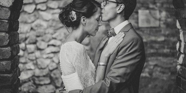 Hochzeitsfotos - Waldviertel - Fine Art Hochzeitsfotograf, der Kuss - ultralicht Fotografie