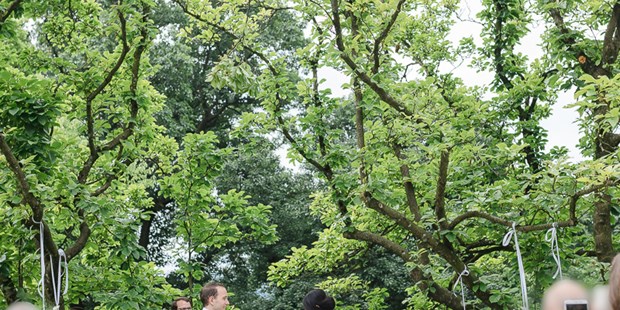 Hochzeitsfotos - Fotobox mit Zubehör - Hiddenhausen - Hochzeit im Botanischen Garten, Wuppertal. - René Warich Photography