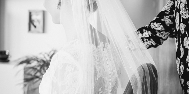 Hochzeitsfotos - Copyright und Rechte: Bilder auf Social Media erlaubt - Kißlegg - Getting-Ready - Stefan Kuhn Hochzeitsfotografie