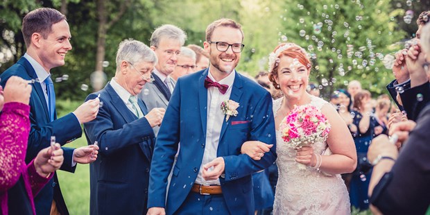 Hochzeitsfotos - Copyright und Rechte: Bilder auf Social Media erlaubt - Achern - Brautpaar - Stefan Kuhn Hochzeitsfotografie