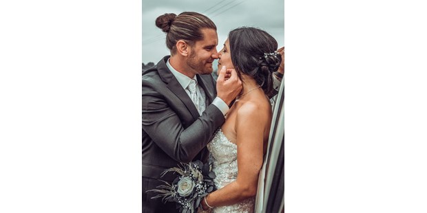 Hochzeitsfotos - Copyright und Rechte: keine Vervielfältigung erlaubt - Plessa - Verliebtes Brautpaar - LM-Fotodesign