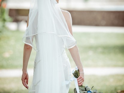 Hochzeitsfotos - Fotobox mit Zubehör - Eine Braut nach der Hochzeit - Foto Girone