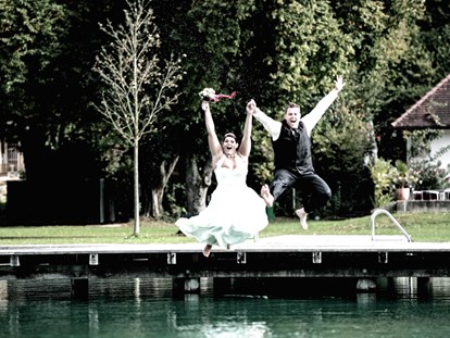 Hochzeitsfotos - zweite Kamera - Sankt Georgen bei Salzburg - Hochzeitsfotograf für das etwas andere Shooting... After Wedding trash the dress - Der Hochzeitsfotograf: MS Fotografie