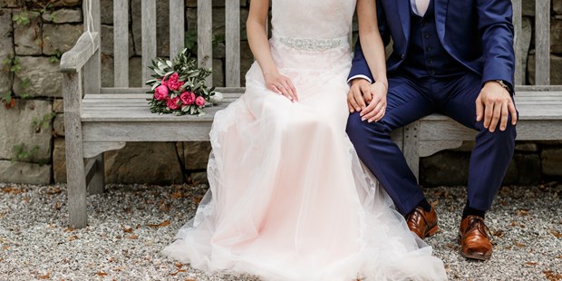 Hochzeitsfotos - Copyright und Rechte: Bilder auf Social Media erlaubt - Region Hausruck - Intime Hochzeit im Schloß Parz - Julia C. Hoffer
