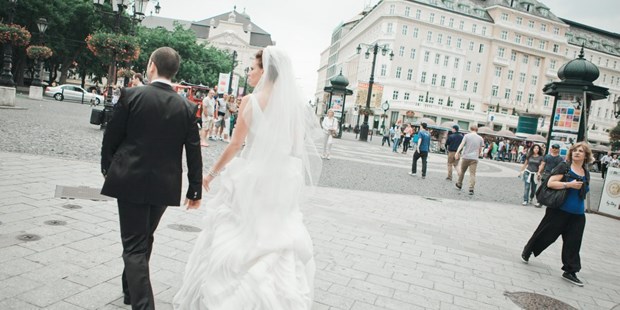 Hochzeitsfotos - Bratislava - Photojournalistic wedding photography - Marek Valovic - stillandmotionpictures.com