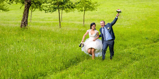 Hochzeitsfotos - Copyright und Rechte: Bilder auf Social Media erlaubt - Region Schwaben - edelformat.studio