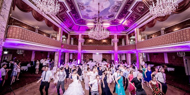 Hochzeitsfotos - Fotostudio - Wien-Stadt weltweit - Weddingparty - Armin Kleinlercher - your weddingreport