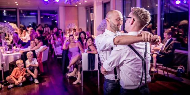 Hochzeitsfotos - Videografie buchbar - Ybbs an der Donau - Erster Tanz - Armin Kleinlercher - your weddingreport