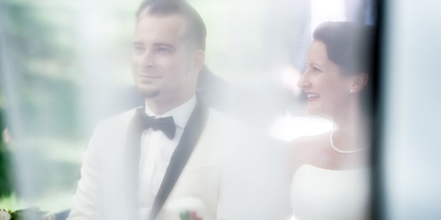 Hochzeitsfotos - Fotobox mit Zubehör - Wiener Neudorf - Brautpaar - Armin Kleinlercher - your weddingreport