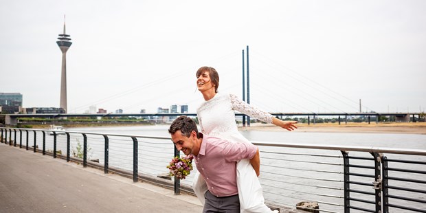 Hochzeitsfotos - Art des Shootings: Prewedding Shooting - Nordrhein-Westfalen - Düsseldorf - Slawa Smagin - lockere Hochzeitsreportagen in AT,CH,DE