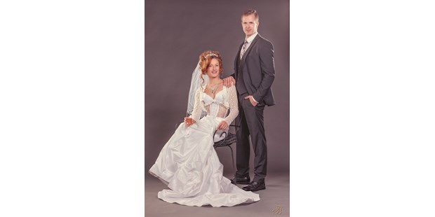 Hochzeitsfotos - Videografie buchbar - Sprockhövel - Brautpaar im Studio - Fotostudio Bremer