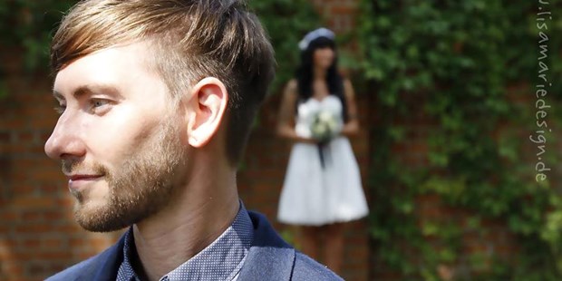 Hochzeitsfotos - Copyright und Rechte: Bilder auf Social Media erlaubt - Suhl - Brautpaarshooting direkt nach der Trauung im Schlosspark Lützschena - lisamariedesign | fotografie und grafikdesign in leipzig