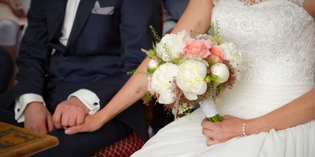 Hochzeitsfotos - Copyright und Rechte: Bilder auf Social Media erlaubt - Döbeln - Während der Trauung am Hainer See / Kahnsdorf - lisamariedesign | fotografie und grafikdesign in leipzig