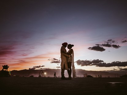 Hochzeitsfotos - Art des Shootings: After Wedding Shooting - Schlierbach (Schlierbach) - A Burningman Wedding - Rob Venga