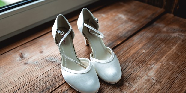 Hochzeitsfotos - Münsterland - Ob die Schuhe nach der Feier auch immer noch so schön weiß sind? - DW_Hochzeitsfotografie