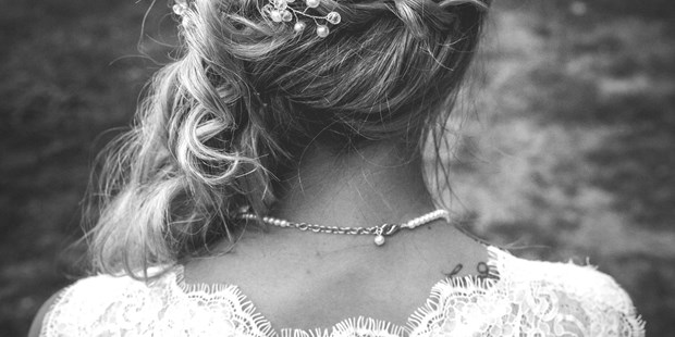 Hochzeitsfotos - Fotobox mit Zubehör - Hiddenhausen - So kann die Braut wenigsten auch nach der Hochzeit ihre tolle Frisur betrachten - DW_Hochzeitsfotografie
