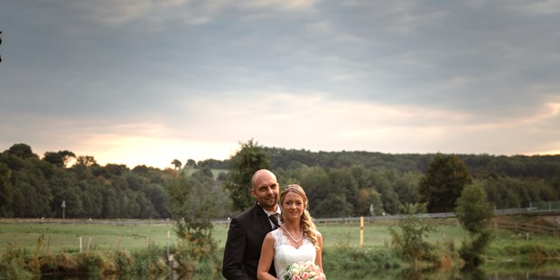 Hochzeitsfotos - Fotobox mit Zubehör - Trendelburg - Bewölkt aber der Sonnenschein kommt gewiss - DW_Hochzeitsfotografie