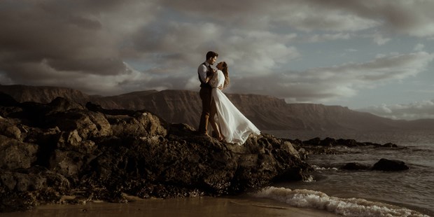 Hochzeitsfotos - Art des Shootings: Fotostory - Ampass - Elopement am Strand - Dan Jenson Photography