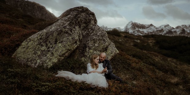 Hochzeitsfotos - Art des Shootings: Prewedding Shooting - Vorarlberg - Elopement auf der Bielerhöhe in den schönen Bergen der Silvretta Montafon - Dan Jenson Photography