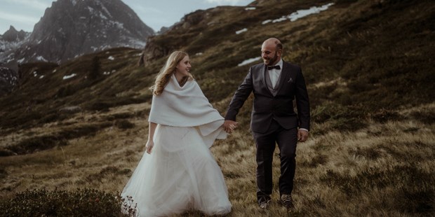 Hochzeitsfotos - Art des Shootings: Trash your Dress - Kißlegg - Abenteuerliches Elopement von Julia & Stefan - Dan Jenson Photography
