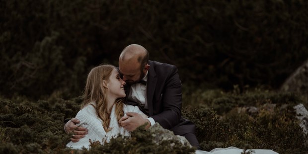 Hochzeitsfotos - Berufsfotograf - Vorarlberg - intime Momente nach dem Elopement - Dan Jenson Photography