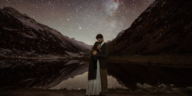 Hochzeitsfotos - Copyright und Rechte: Bilder auf Social Media erlaubt - Füssen - nächtliches After Elopement Paarhooting unter dem Sternenhimmel in Tirol - Dan Jenson Photography