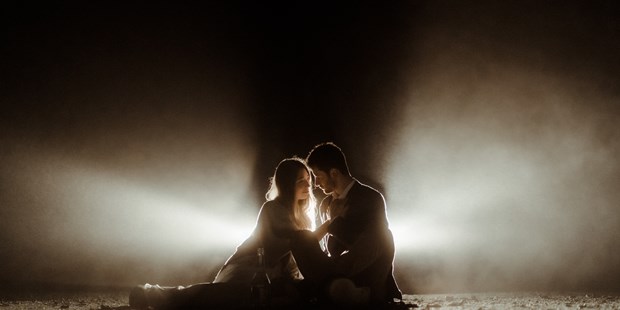 Hochzeitsfotos - Copyright und Rechte: Bilder auf Social Media erlaubt - Absam - Kurzes Brautpaarshooting for der Heimfahrt nach einem schönen Elopement in den Bergen - Dan Jenson Photography