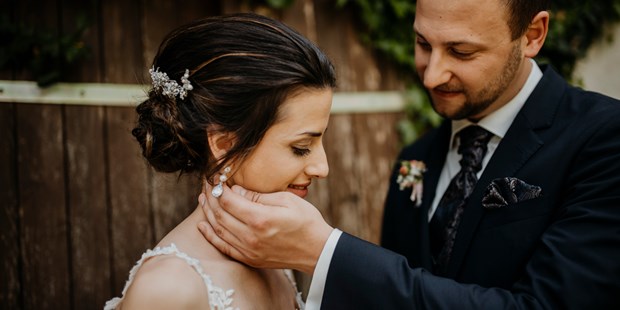 Hochzeitsfotos - Art des Shootings: Trash your Dress - Regen - Intime Hochzeit im Toscana Park in Gmunden. Gefeiert wurde aber im Leidingerhof. - fessellos Fotografie