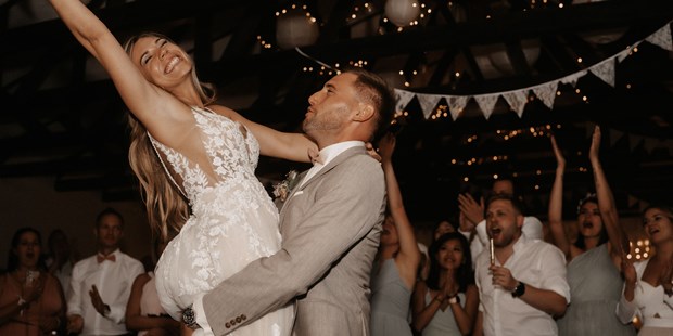 Hochzeitsfotos - Art des Shootings: After Wedding Shooting - Schlierbach (Schlierbach) - BLISS & DELIGHT AUTHENTIC WEDDING PHOTOS AND VIDEOS