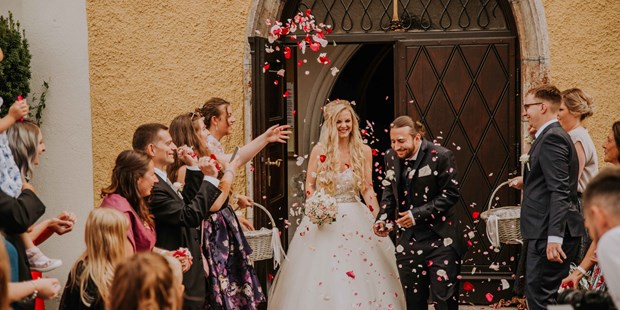 Hochzeitsfotos - Videografie buchbar - Höhnhart - https://www.annahorbachova.com/weddings - Anna Horbachova 