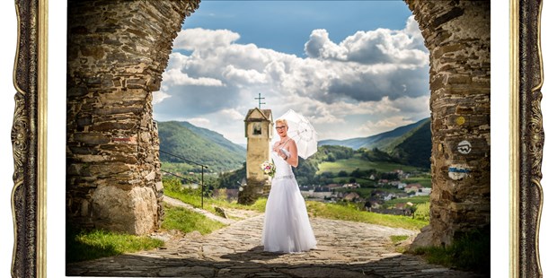 Hochzeitsfotos - Art des Shootings: Unterwassershooting - Donauraum - Hochzeitsreportage mit einem Brautpaar in Österreich - Alexander Pfeffel - premium film & fotografei