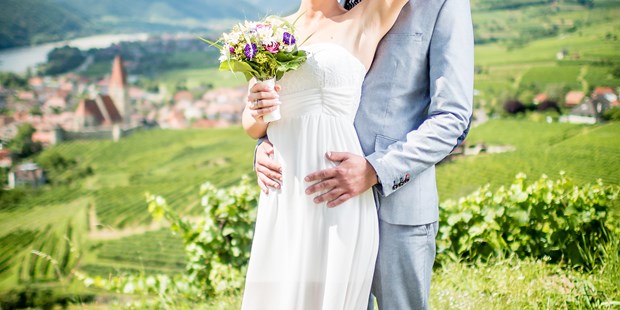 Hochzeitsfotos - Fotobox alleine buchbar - Niederösterreich - Hochzeitsreportage mit einem Brautpaar in Österreich - Alexander Pfeffel - premium film & fotografei