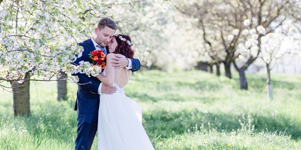 Hochzeitsfotos - Art des Shootings: Trash your Dress - Bezirk Krems-Land - Hochzeitsreportage mit einem Brautpaar in Österreich - Alexander Pfeffel - premium film & fotografei