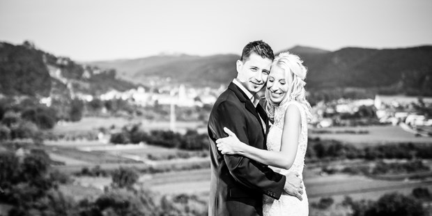 Hochzeitsfotos - Fotostudio - Region Wachau - Hochzeitsreportage mit einem Brautpaar in Österreich - Alexander Pfeffel - premium film & fotografei
