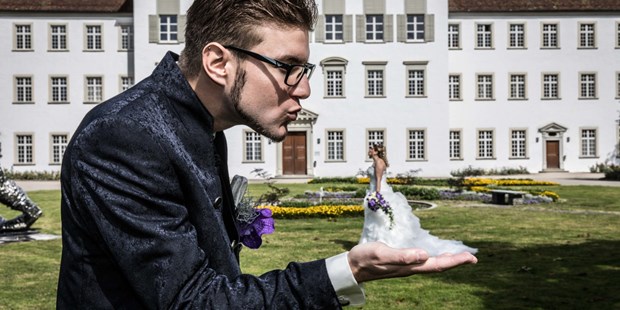 Hochzeitsfotos - Fotostudio - Ostermundigen - Ich trage DICH auf Händen.... - Jeannine Good