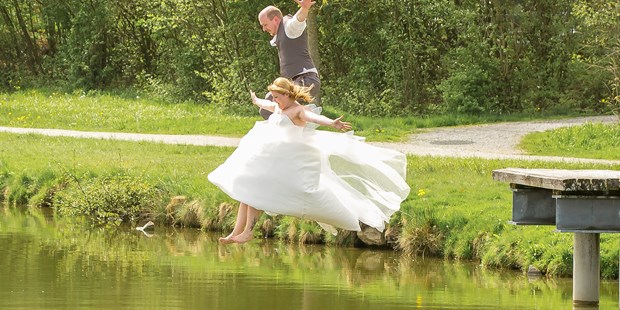 Hochzeitsfotos - Art des Shootings: Unterwassershooting - Bayern - Yvonne Obermüller Fotografie